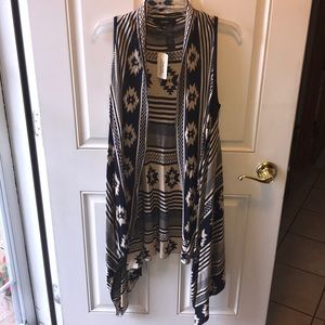 F21 Sleeveless Cardigan